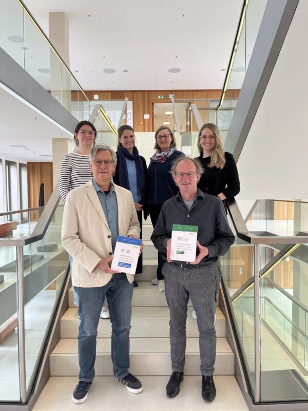 Die Herausgeber:innen präsentieren die Sammelbände zur Reihe "Förderbezogene Diagnostik in der inklusiven Bildung". Foto: Natalie Mähl