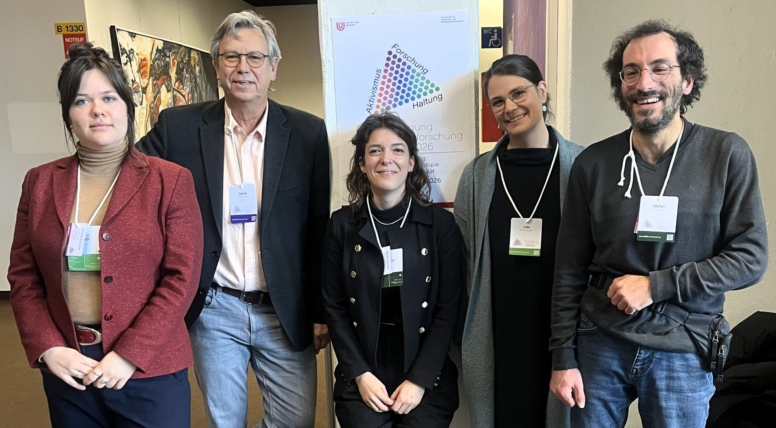 Das Team des Metavorhabens auf der IFO (von links nach rechts: Natalie Mähl, Prof. Dr. Dieter Katzenbach, Julia Kett-Hauser, Stefan Katzenbach. Außerdem sind Prof. Dr. Michael Urban und Rosanna Ferdigg Teil des Teams. Diese waren nicht auf der Tagung anwesend. Copyright Teamfoto: Prof. Dr. Manfred Gerspach