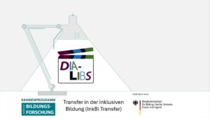 Im Schein einer stilisierten Schreibtischlampe ist das Logo "DIA-LIBS" zusehen. Darunter steht "Transfer in der inklusiven Bildung (InkBiTransfer)" und die Logos "Rahmenprogramm empirische Bildungsforschung" und "BMBFSFJ"