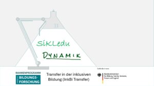 Im Schein einer stilisierten Schreibtischlampe sind die Schriftzüge "Sikledu" und "Dynamik" zu sehen. Darunter steht "Transfer in der inklusiven Bildung (InkBiTransfer)" und die Logos "Rahmenprogramm empirische Bildungsforschung" und "BMBFSFJ"