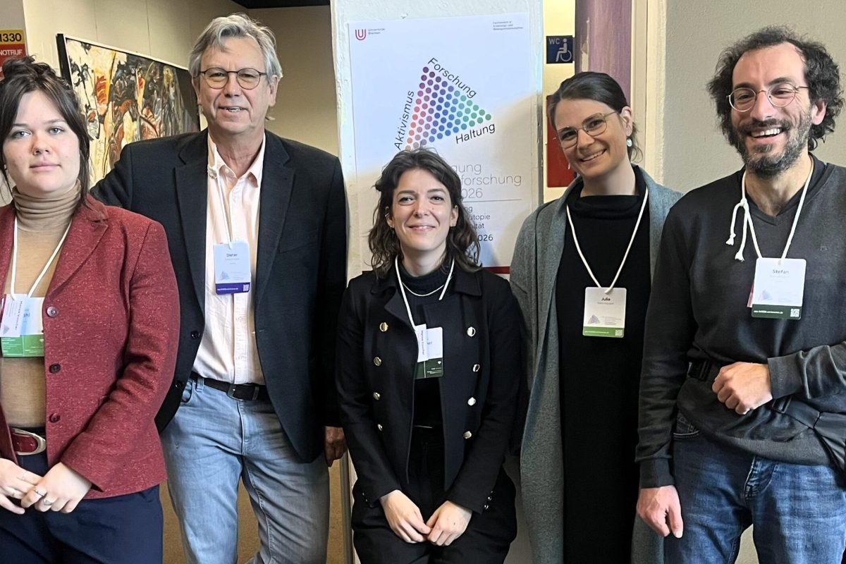 Das Team des Metavorhabens auf der IFO (von links nach rechts: Natalie Mähl, Prof. Dr. Dieter Katzenbach, Julia Kett-Hauser, Stefan Katzenbach. Außerdem sind Prof. Dr. Michael Urban und Rosanna Ferdigg Teil des Teams. Diese waren nicht auf der Tagung anwesend. Copyright Teamfoto: Prof. Dr. Manfred Gerspach