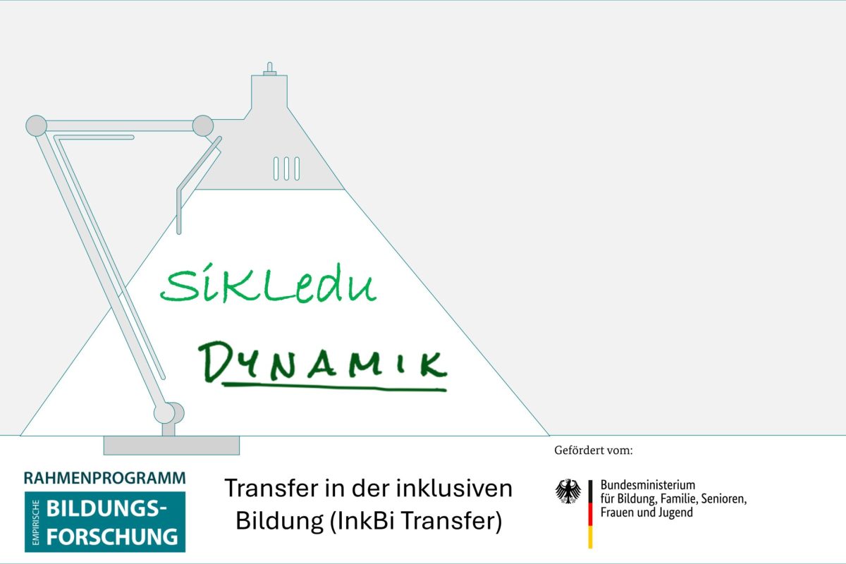 Im Schein einer stilisierten Schreibtischlampe sind die Schriftzüge "Sikledu" und "Dynamik" zu sehen. Darunter steht "Transfer in der inklusiven Bildung (InkBiTransfer)" und die Logos "Rahmenprogramm empirische Bildungsforschung" und "BMBFSFJ"